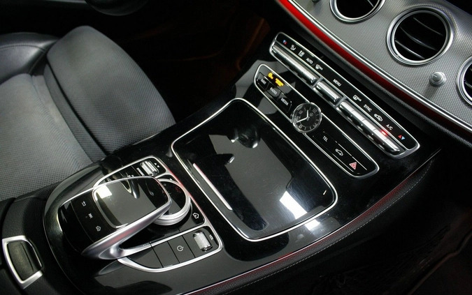 Mercedes-Benz Klasa E cena 123900 przebieg: 108000, rok produkcji 2017 z Kraśnik małe 211